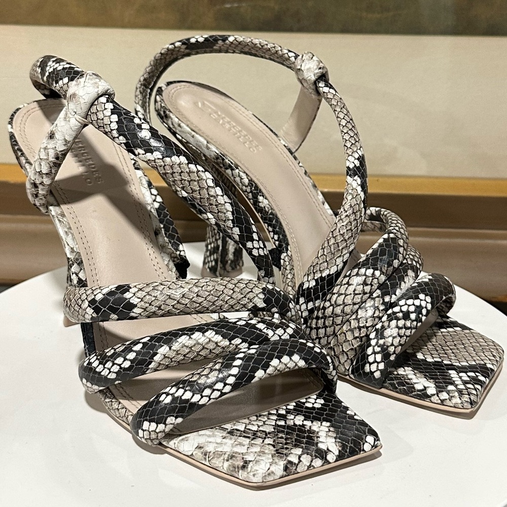 🌸MERCEDES CASTILLO🌸 Aline Mid Leather Snakeskin Heels Size: 8 - Picture 6 of 9